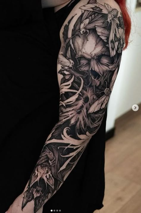 Raven Tattoo Sleeve, Rip Tattoos For Mom, Black And Grey Sleeve, Crow Tattoo Design, Feminine Skull Tattoos, Organic Tattoo, Feminine Tattoo Sleeves, Last Kingdom, Tattoo Background