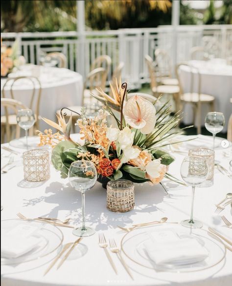 Tropical Table Decor Wedding, Tropical Wedding Ideas Decor, Modern Tropical Centerpieces, Terracotta Tropical Wedding, Subtle Tropical Wedding, Hawaii Wedding Centerpieces, Tropical Classy Wedding, Mexico Wedding Centerpieces, Tropical Florals Wedding