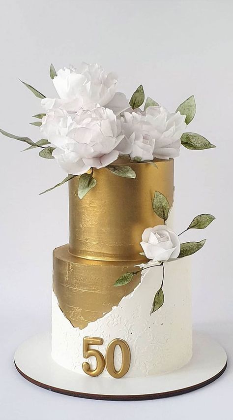 50 Birthday Cake Ideas For Women Gold, White Gold Birthday Cake Elegant, 50th Birthday Cake Aesthetic, Cake Ideas For 60th Birthday Mom, Gold Birthday Cake For Women, Cakes For 50th Birthday For Women, White And Gold Birthday Cakes For Women, White And Gold Cake Simple, Gold And White Cake Birthday