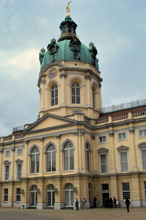 German Palace, German Palaces, Charlottenburg Palace, German Architecture, Drawing Architecture, House Plans Mansion, French Exterior, Palace Interior, Neoclassical Architecture