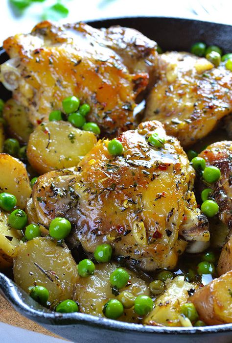 Chicken Vesuvio Recipe, Chicken Vesuvio, One Pot Chicken Recipes, Biggest Chicken, Chicken And Potatoes, Chicken Dishes Recipes, Idee Pasto Sano, Chicken Thigh Recipes, Poultry Recipes