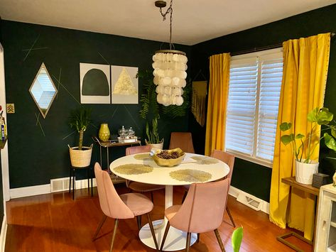 Green Room Pink Ceiling, Green Velvet Curtains Pink Walls, Green And Pink Dining Room, Dining Room Design Green, Boho Modern Dining Room, Gold Chandelier Green Dining Room, Retro Furniture Design, Pink Dining Room Chairs Velvet, Velvet Pink Dining Chairs