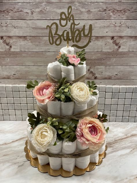 Diaper Cake For Baby Girl, Cake For Baby Girl, Flower Baby Shower Theme, Jordan Baby Shower, Cake For Baby, Cow Baby Showers, Baby Shower Deco, Baby Shower Crafts