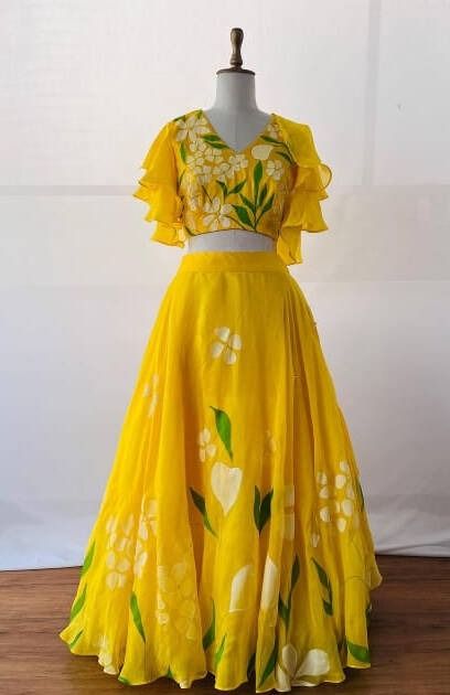 Yandex Images: search for images Top Designs For Lehenga, Latest Crop Top Designs, Kalamkari Lehengas, Latest Crop Top Designs For Lehenga, Crop Top Designs For Lehenga, Dress With Saree, Wedding Season Outfit, Lehanga Models, Haldi Dress For Bride