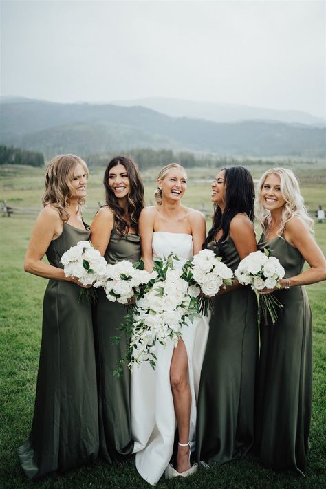 Monique Lhuillier, Green Bridesmaid, Dream Wedding Ideas Dresses, Bridesmaid Dress Colors, Green Bridesmaid Dresses, Cute Wedding Ideas, Luxury Wedding Dress, Bridesmaids And Groomsmen, Wedding Mood