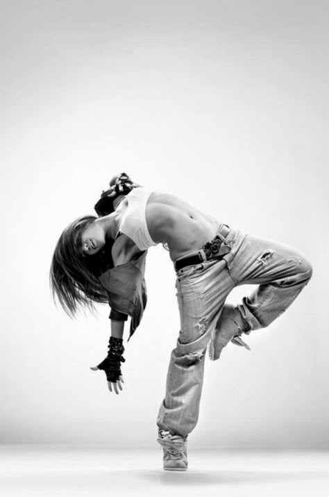 Hip Hop Dance Poses, Analog Photos, Dance Picture Poses, Dance Photography Poses, Photography Posing Guide, Body Reference Poses, Human Poses Reference, Dance Photos, Human Poses