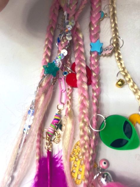 Braids With Hair Charms, Charms In Braids, Braids With Charms, Hair Charms For Braids, Braid Charms, Unicorn Braid, Curly Hair Dos, Hair Jewelry For Braids, Rave Braids