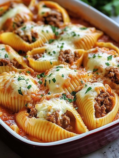 Creamy Ricotta Beef Stuffed Shells Pasta Ground Beef Stuffed Pasta Shells, Essen, Quick And Easy Stuffed Shells, Italian Stuffed Pasta Shells, Stuffed Shells Thanksgiving, Ground Beef Stuffed Shells Recipe, Ground Beef Stuffed Shells Ricotta, Stuffed Shells With Sausage And Ricotta, Sausage And Ricotta Stuffed Shells