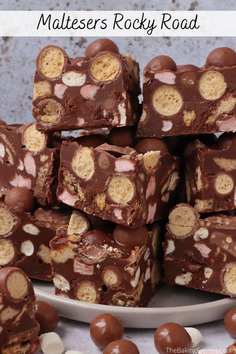 Recipe for Maltesers Rocky Road, a delicious chocolate packed no bake treat with biscuits, marshmallows and Maltesers! #thebakingexplorer#rockyroad #maltesers #nobakerecipe #easyrecipe Maltese Rocky Road, Marshmallow Rocky Road, How To Make Rocky Road, Malteser Dessert, No Bake Traybake Recipes, Malteser Cookies, Malteser Recipes, Christmas Rocky Road Recipe, Malteser Tray Bake