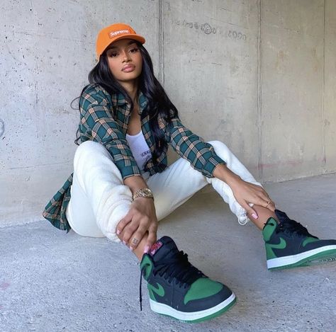 Supreme, Jordan 1s, Pine green, Retro High, Urban IG: 6kenza De Stijl, Pine Green Jordan 1 Outfit, Pine Green Outfit, Cute Outfits With Jordans, Jordan Outfits Womens, Outfits With Jordan 1s Fashion Styles, Jordan 1 Outfit Women, Jordan Outfits, Swag Outfits For Girls