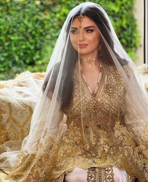 Asoka Trend, Moroccan Henna, Moroccan Bride, Dream Wedding Decorations, Moroccan Fashion, Moroccan Wedding, Moroccan Dress, Bridal Makeup Looks, Moroccan Caftan