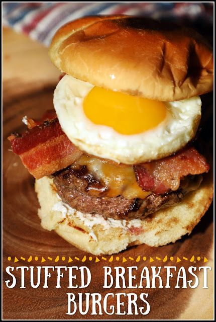 Brunch Burger Recipe, Breakfast Burger Recipe, Brekky Ideas, Breakfast Burgers, Peppered Bacon, Classy Brunch, Burgers Recipes, Taco Burger, Runny Eggs