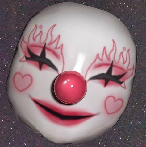 Creepy Clay Art Ideas, Clown Mask Drawing, Clown Makeup Looks Drawing, Clay Mask Ideas, Disfraz Couple, Mascaras Aesthetic, Hello Kitty Mask, Clay Mask Art, Jester Makeup