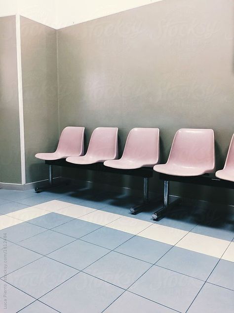 Clinic Waiting Room, Deadpan Photography, Hospital Waiting Room, Waiting Room Design, Office Photography, Consulting Room, Drawing Furniture, Office Waiting Rooms, Waiting Room Chairs