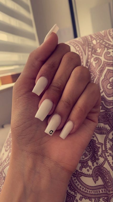 Q Initial Nails, Nails With The Letter F On Them, White Nails With C Initial, Acrylic Nails With A C Initial, White Acrylics With Initial, Letter C Nail Design, Initial C On Nails, Plain Nails With Initial, Nails With The Letter C On Them