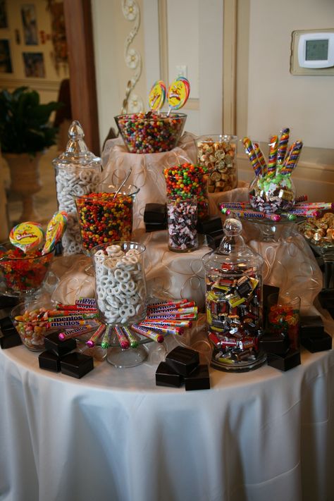 Chocolate Candy Table Ideas, Candy Bar Table Ideas Birthday, Candy Bar Ideas Quinceanera, Candy Bar At Wedding Reception, Prom Candy Bar, Candy Bar Table Wedding, Wedding Candy Table Ideas Receptions, Candy Bar Table Ideas, Fancy Candy Bar