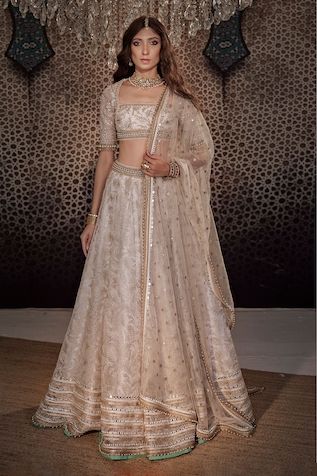 Buy Peach Organza Embroidered Sequin Floral V Neck Bridal Lehenga Set For Women by Seema Gujral Online at Aza Fashions. Half Sleeve Blouse Designs, Lengha Blouse Designs, Embroidered Bridal Lehenga, Seema Gujral, Lehenga Pattern, Mirror Work Lehenga, Simple Lehenga, Net Embroidery, Organza Embroidery