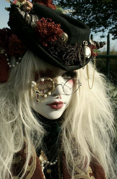 Neo Victorian Aesthetic, Moda Steampunk, Mode Steampunk, Dark Circus, Arte Steampunk, Oh My Goddess, Steampunk Hat, Harajuku Girls, Style Steampunk