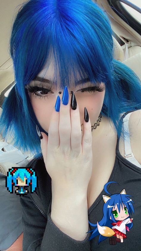 Dyed Hair Aesthetic Grunge, Vaporwave Hairstyle, Short Hair Bold Color Ideas, Blue Short Hair Color, Turquoise Hair Streaks, Short Bright Hair, Makeup With Blue Hair, Blue Hair Curly Natural, Vivid Blue Hair