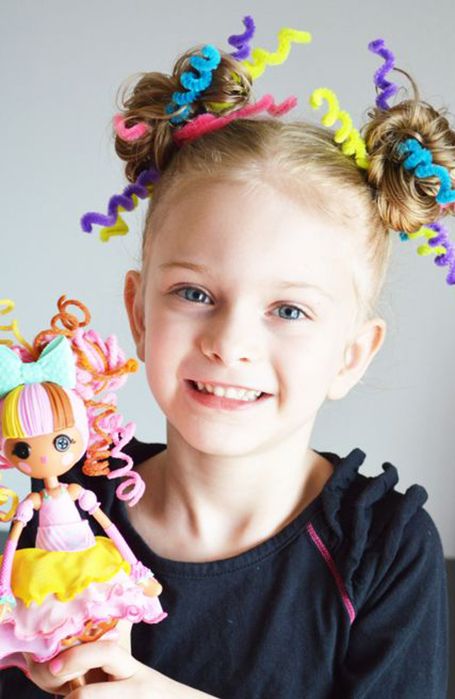 Wacky Outfit Day At School, Wacky Hair Day Ideas Dr Seuss, Easy Diy Crazy Hair Day Ideas, Crazy Hair Day Kindergarten Girl, Mad Hair Day Ideas, Dr Seuss Hairstyles Girls Ideas, Preschool Crazy Hair Day Ideas, Kindergarten Crazy Hair Day, Crazy Hair Braids