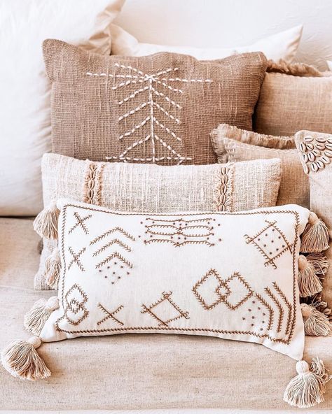 Storage Solutions For Small Spaces, Diy Boho Decor, Creative Storage Solutions, Boho Cushions, Creative Storage, Diy Cushion, Boho Diy, Boho Living, Trendy Wall Art