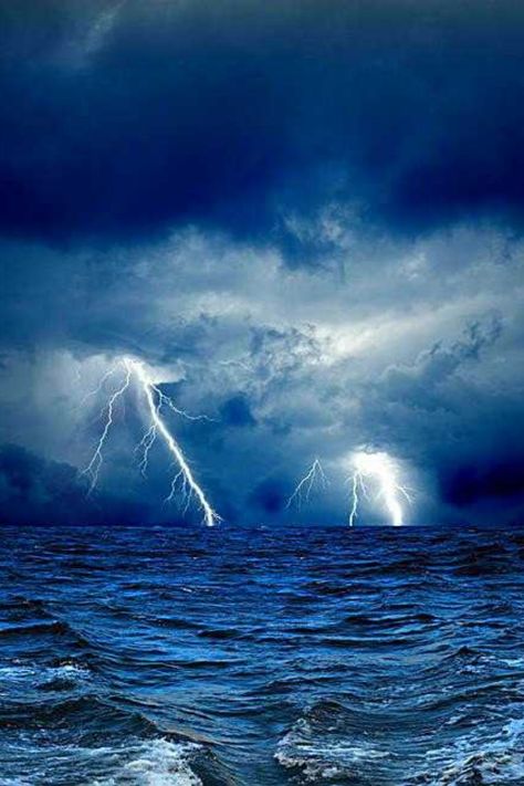 Ocean Storm Wallpaper, Lightning Pictures, Lightning Photos, Ocean Storm, Sea Storm, Storm Photography, Ride The Lightning, Stormy Night, Lightning Storm