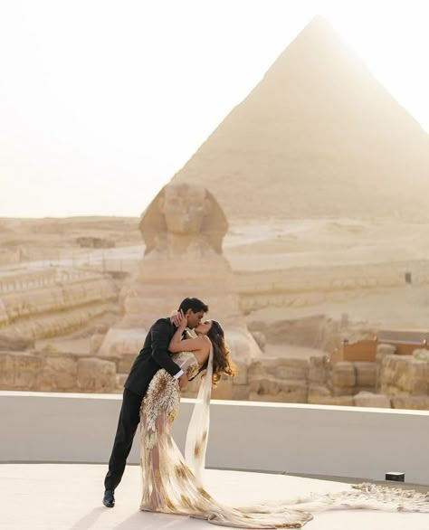 A Wedding Like Never Before- This Couple Got Married At The Pyramids In Egypt! | WedMeGood Wedding Egypt, Pyramid Wedding, Egypt Wedding, Egyptian Wedding, Wedding Chuppah, Candid Couple, Reception Tablescapes, Robin Thicke, Couple Photo Ideas