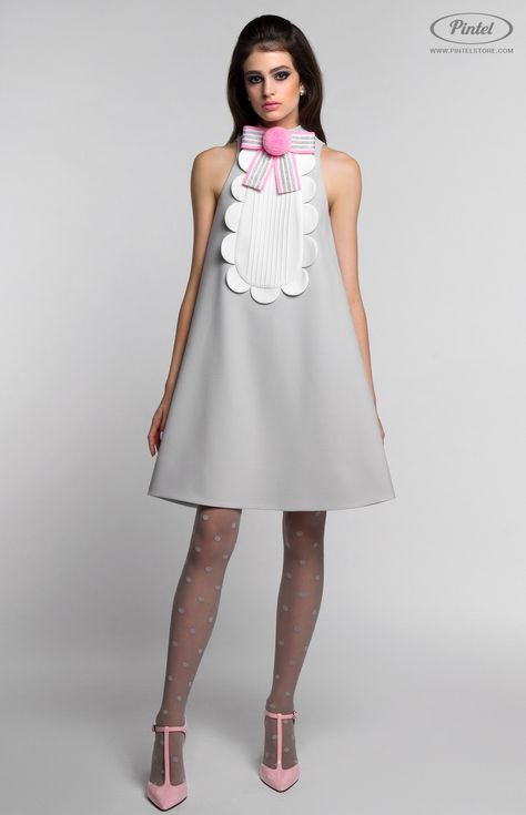 Sleeveless Dresses With Bow Detail, Sleeveless Cotton Dress With Bow, Playful Sleeveless Dress With Bow, Spring Sleeveless Mini Dress With Bow, Pink Sleeveless Dress With Bow Print, White Velvet Dress, Outfit Retro, Long Sleeve Fitted Dress, Fitted Midi Dress