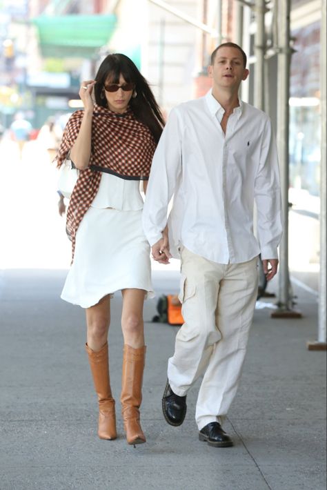 Marc Kalman Outfit, Bella Hadid And Marc Kalman, Marc Kalman, Apartment Hunting, Date Night Outfit Summer, Couple Fits, Models Off Duty Style, Shopping Haul, Social Media Marketing Manager