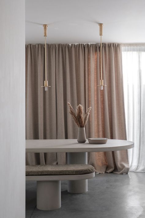 Full height natural linen curtains provide a contrast against a polished concrete floor in the kitchen dining room at Maison Jackie, Antwerp. #diningroom #neutralinteriors #linencurtains Minimal Curtains, Decoracion Living Room, Linen Curtains Living Room, Modest Luxury, Scandinavian Curtains, I Am Her, Neutral Curtains, Minimal Living Room, Dining Room Curtains