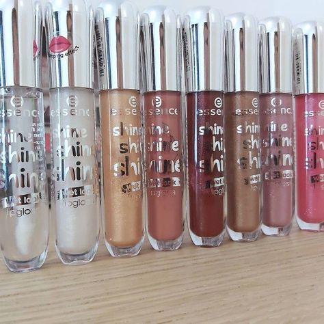 LIPGLOSS :)) Essence Makeup Aesthetic, Essence Gloss, Essence Aesthetic, Essence Lip Gloss, Essence Makeup, Lip Gloss Cosmetics, Lip Balm Collection, Makeup Accesories, Take Care Of Your Skin