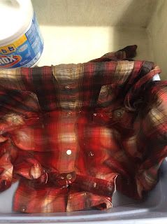 Bleaching Flannels Diy, Flannel Upcycle, Flannel Shirt Refashion, Bleach Shirt Diy, Bleach Dye Shirts, Plaid Diy, Bleached Flannel Shirt, Bleach Drawing, Bleached Flannel