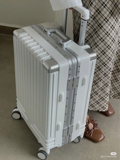 Shared by ꕤ moonchild ꕤ. Find images and videos about fashion, cute and white on We Heart It - the app to get lost in what you love. Cool Suitcase, Suitcase Aesthetic, White Suitcase, Cute Suitcase, Penyimpanan Makeup, Cute Suitcases, Cute Luggage, Stylish Luggage, Travel Bag Essentials