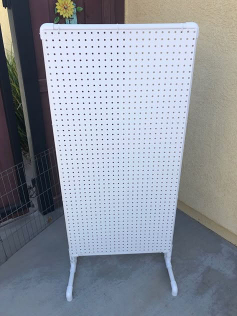 Pegboard Freestanding Display, Peg Board Pop Up Display, Pvc Stand Diy, Vendor Booth Display Ideas Pegboard, Diy Standing Pegboard Display, Peg Board Standing Display, Diy Table Top Pegboard Display, Tabletop Pegboard Display, Craft Fair Pegboard Display