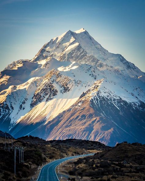 🇳🇿 Late afternoon light (Aoraki / Mt Cook National Park, New Zealand) by Laurie Winter (@laurie_winter) on Instagram 🏔cr. New Zealand Tourist Attractions, Aoraki Mount Cook, Abel Tasman National Park, Mount Cook, Afternoon Light, New Zealand South Island, New Zealand North, Milford Sound, Ancient Forest