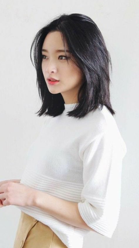 Short Haircuts 2024: Top 17 Trends for Women - Hairstyles & Styles Asian Hair Medium Length, Cute Medium Length Hairstyles, Asian Haircut, Korean Short Hair, Asian Short Hair, Shot Hair Styles, Haircuts For Medium Hair, Haircuts Straight Hair, Asian Hair