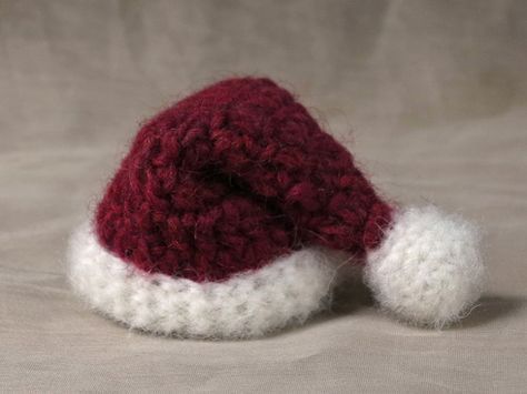 Free mini Santa hat crochet pattern Froggy Clothes, Crochet Santa Hat Free Pattern, Crochet Ducks, Crochet Santa Hat Pattern, Crocheted Santa, Crocheted Ornaments, Santa Hat Pattern, Crochet Santa Hat, Christmas Afghan