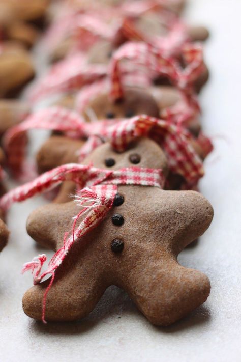 Gingerbread Salt Dough, Cinnamon Dough, Salt Dough Christmas Ornaments, Scented Ornaments, Salt Dough Recipe, Gingerbread Dough, Cinnamon Ornaments, Salt Dough Ornaments, Gingerbread Christmas Decor