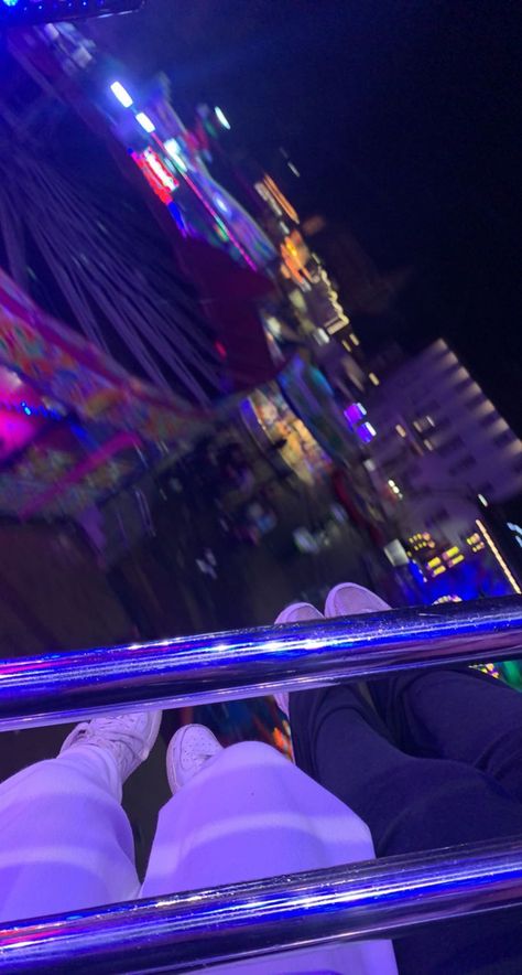 Rollercoaster Aesthetic, Carnival Pictures, Fair Pictures, Calming Pictures, Bff Hands Aesthetic, Flipagram Instagram, Fair Rides, Fun Fair, Cool Instagram Pictures