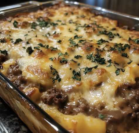 Steak Bake, Baked Hamburgers, Hamburger Steak Recipes, Hamburger Casseroles Recipes, Baked Steak, Hamburger Steak, Hamburger Meat Recipes, Beef Casserole Recipes, Ground Beef Casserole