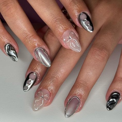 Silver Cateye Nail, Nails Cat Eye Design, Nail Art Designs Cute, Nail Art Cat Eye Designs, Cateye Nails, Cat Eye Effect Nails, Concert Nails, Nail Design Inspiration, Cat Nails