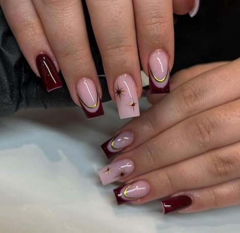 Short Square Nails French Tip Design, Ref French Tip, Maroon New Years Nails, Garnet French Tip Nails, Square Nail Art Ideas, Red Nails With Gold Details, Medium Square Acrylic Nails Valentines Day, Burgundy Birthday Nails, Square Red Nails Design