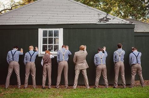 Hilarious Groomsmen Photo Ideas Funny Wedding Photography, Groomsmen Wedding Photos, Groomsmen Pictures, Party Poses, Groomsmen Poses, Wedding Party Poses, Wedding Parties Pictures, Funny Wedding Pictures, Groomsmen Photos