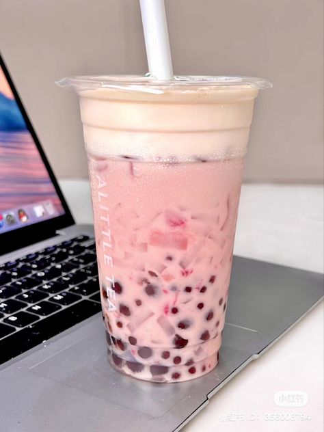 Boba Tea Recipe, Bubble Tea Flavors, Bubble Tea Recipe, Bubble Tea Boba, Drink Aesthetic, Boba Drink, Bubble Milk Tea, Kawaii Cooking, God Mat