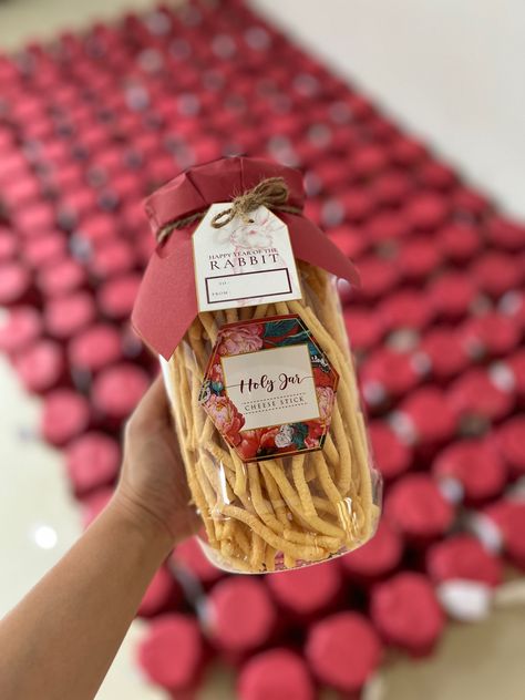 Hampers Lebaran Aesthetic, Christmas Hampers Photography, Eid Hampers Ideas, Imlek Hampers, Hampers Cookies, Cny Packaging, Hampers Snack, Cny Hampers, Ide Hampers