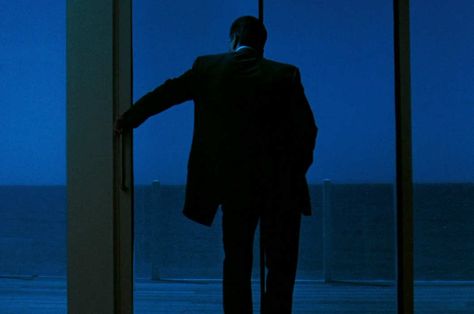 With Heat, a major American auteur was clearly swinging for the fences. Attention had to be paid. Robert Deniro Heat, Heat Michael Mann, Michael Mann Cinematography, Gta Artwork, Michael Townley, Cinematic Pictures, Heat Movie, Heat 1995, Robert Deniro