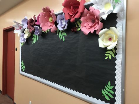 Diy Classroom Decorations, Spring Classroom, Classroom Board, Diy Classroom, Classroom Bulletin Boards, Board Decoration, School Bulletin Boards, Class Decoration, Classroom Door