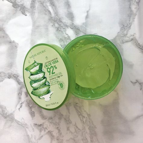 3 Ways to Use Aloe Vera Gel | Saccharine Soul Aloe Vera Gel Face, Nature Republic Aloe Vera, Aloe Vera For Skin, Healthy Life Hacks, Aloe Gel, Shower Routine, Gel Moisturizer, Lipstick Makeup, Aloe Vera Gel