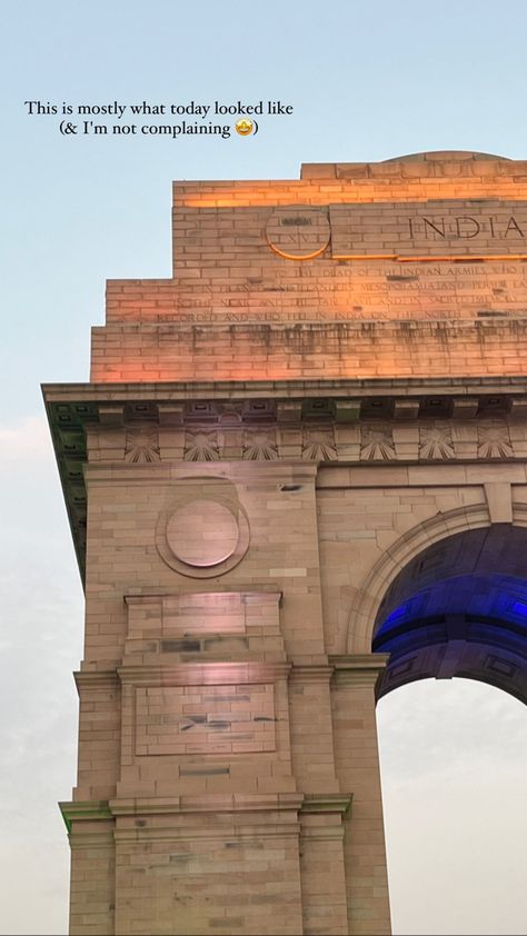 India Gate Snapchat Stories, India Gate Photography Poses, India Gate Aesthetics, India Gate Snap, Purani Dilli Aesthetic, Delhi Captions, Delhi Instagram Story, Indian Tourism, Delhi Tourism