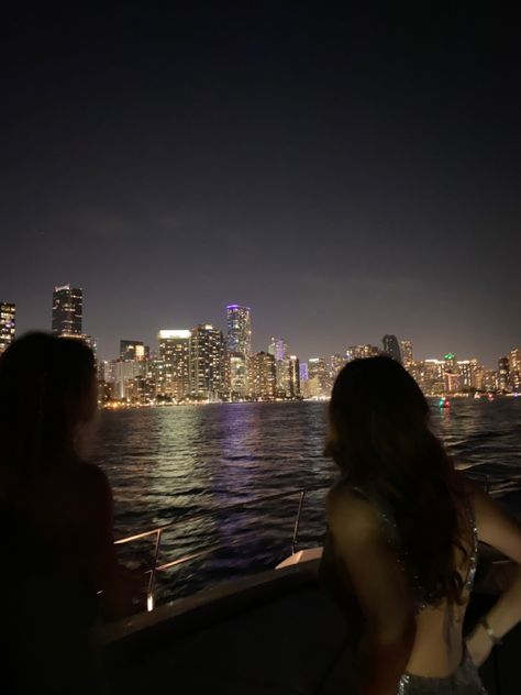 Miami Aesthetic Party, Miami Rich Aesthetic, La Night Life, Miami Aesthetic Night Party, Miami Party Aesthetic, Yatch Boat Aesthetic, Fun Life Aesthetic, Miami Yacht Party, Aesthetic Sky Night